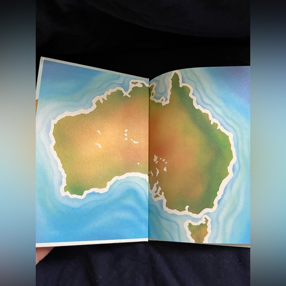 Disneys the Rescuers Down Under hardback book. - Picture 2 of 5